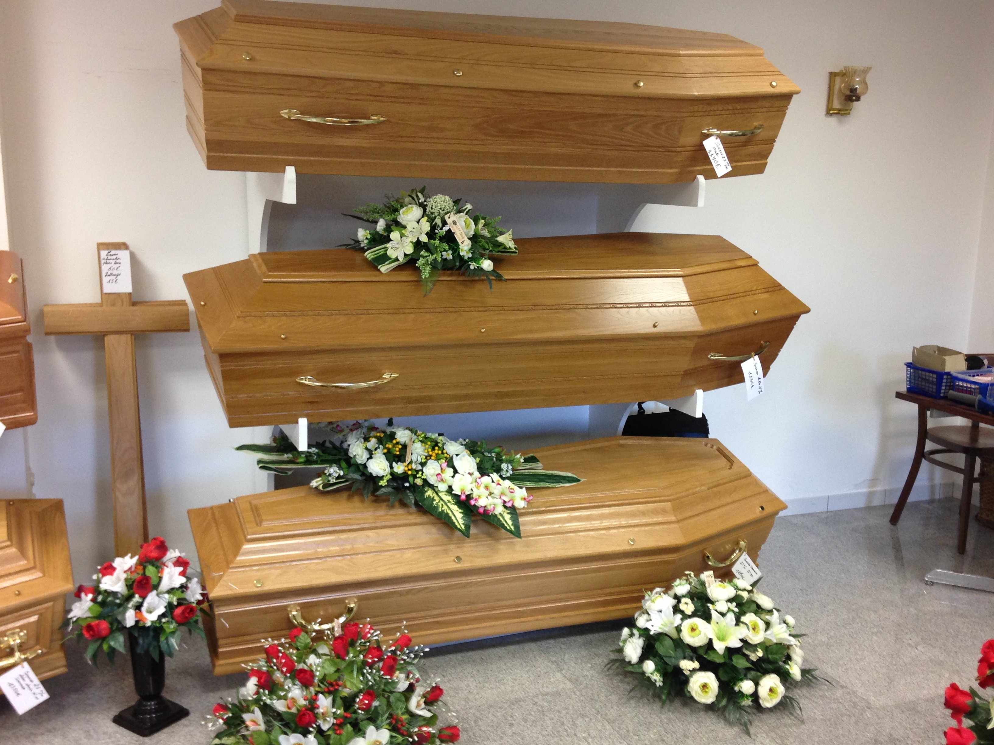 Les pompes funèbres Adam-Hospital propose un large choix de cercueils et