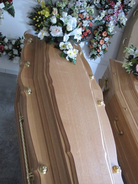 les pompes funèbres Adam-Hospital proposent un large choix de cercueils et de monuments funéraires
